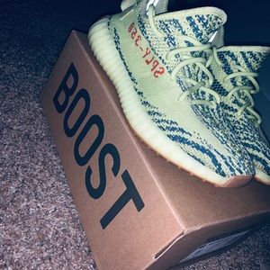 Yeezy boost V2